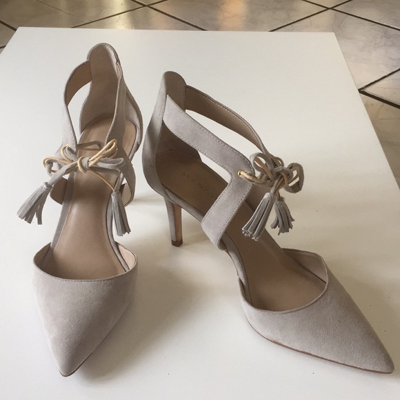 Ann Taylor gray heel - Picture 2 of 8
